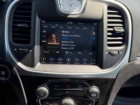 Used 2019 Chrysler 300 Limited RWD image 14