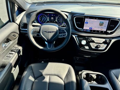 New 2026 Chrysler Pacifica Select image 18