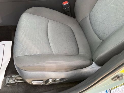 Used 2022 Toyota RAV4 XLE w/ Convenience Package AWD/4WD image 11