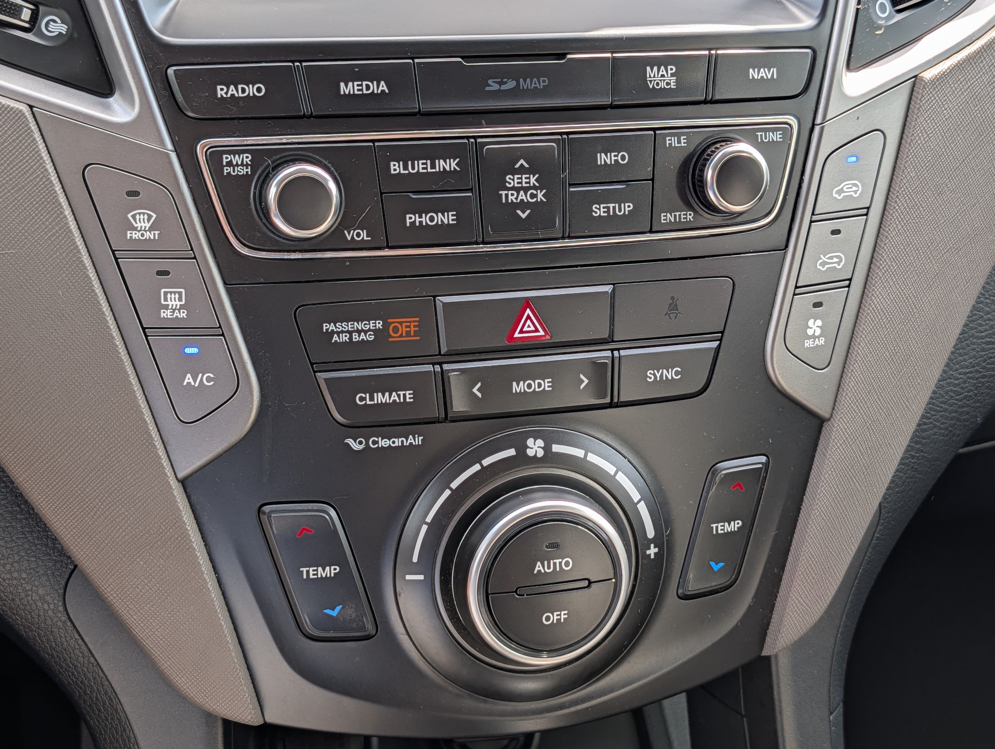 Used 2017 Hyundai Santa Fe Limited AWD/4WD image 23