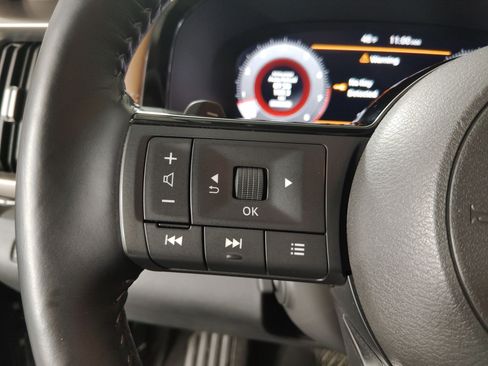 Used 2023 Nissan Pathfinder Platinum image 17