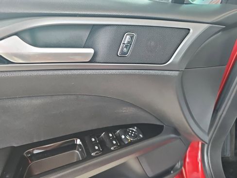 Used 2016 Ford Fusion SE FWD image 4