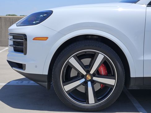 Certified 2024 Porsche Cayenne AWD/4WD image 13