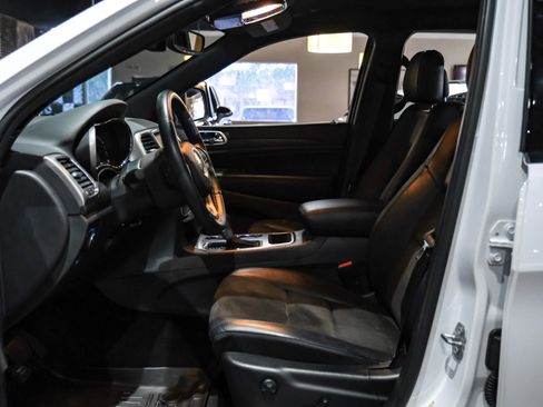 Used 2018 Jeep Grand Cherokee Altitude AWD/4WD image 4