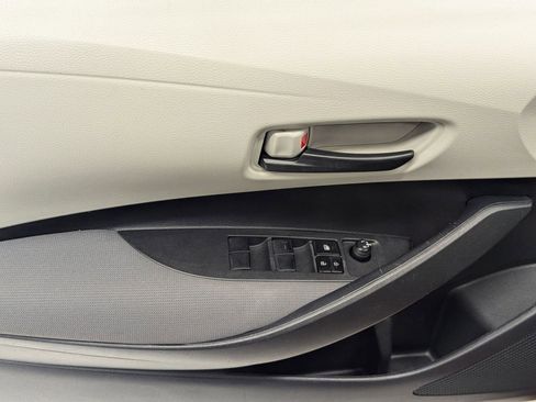 Used 2022 Toyota Corolla LE image 10