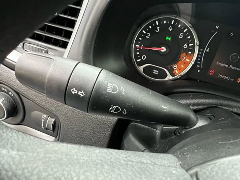 Used 2018 Jeep Renegade Sport w/ Power & Air Group image 43