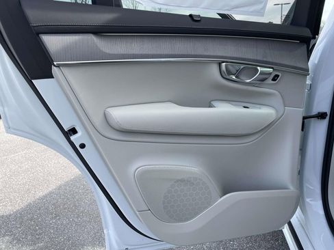 New 2026 Volvo XC90 B6 Ultra image 2