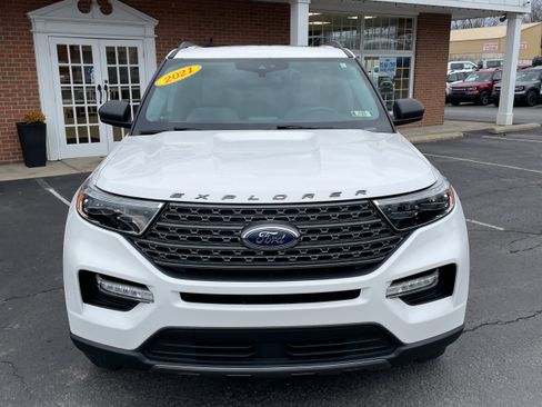 Used 2021 Ford Explorer XLT w/ Equipment Group 202A image 3
