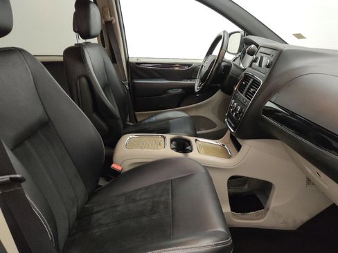 Used 2017 Dodge Grand Caravan SXT image 21