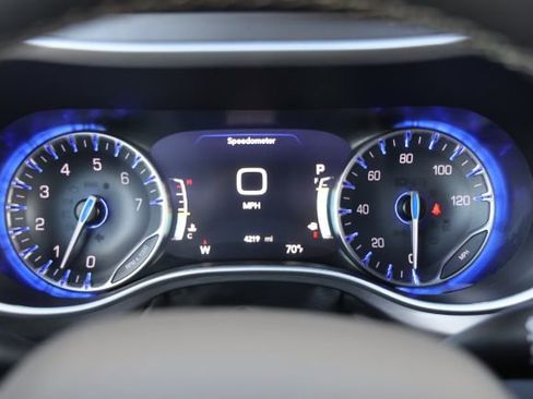 Used 2026 Chrysler Pacifica Select image 44