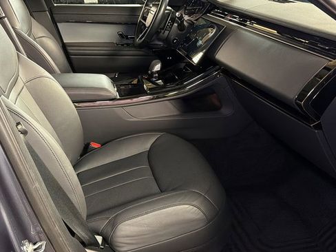 Used 2024 Land Rover Range Rover Sport SE image 9