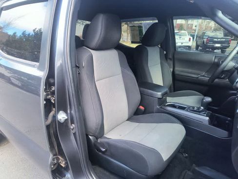 Used 2022 Toyota Tacoma TRD Off-Road image 23