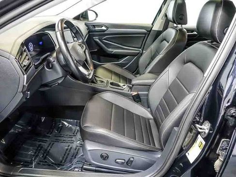 Used 2024 Volkswagen Jetta SE FWD image 12