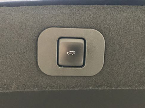 Used 2018 Lincoln Continental Reserve AWD/4WD image 27