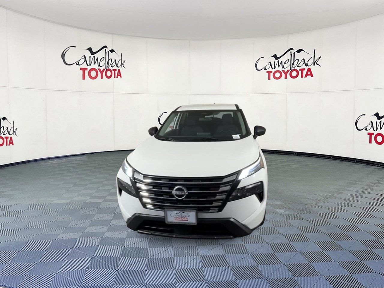 Used 2024 Nissan Rogue S FWD image 6