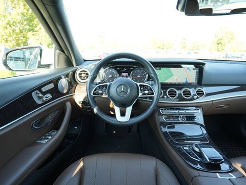 Certified 2019 Mercedes-Benz E 300 4MATIC image 22