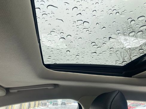 Used 2017 Ford Fusion SE w/ Fusion SE Technology Package image 25