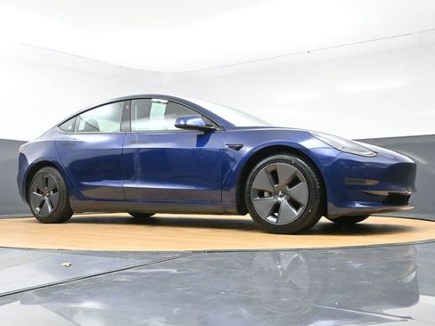 Used 2021 Tesla Model 3 Standard Range Plus image 47