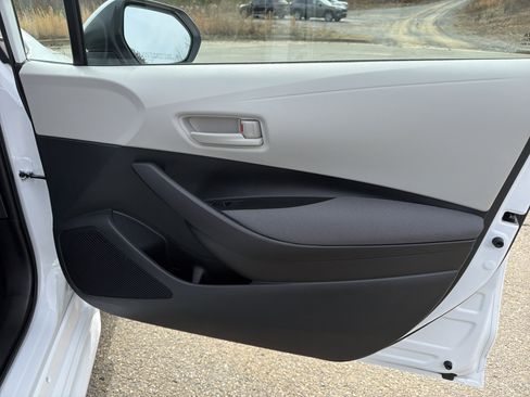 Used 2025 Toyota Corolla LE image 14