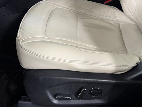 Used 2016 Ford Explorer Platinum image 14