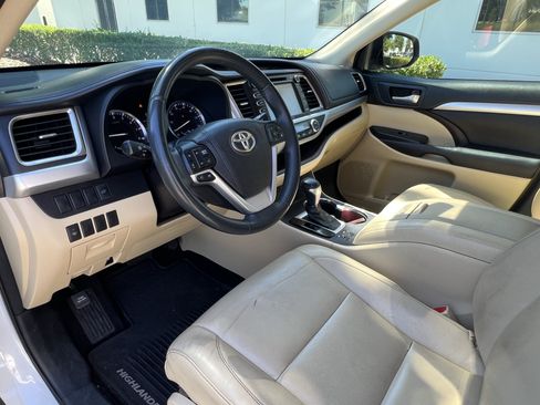 Used 2016 Toyota Highlander XLE FWD image 17