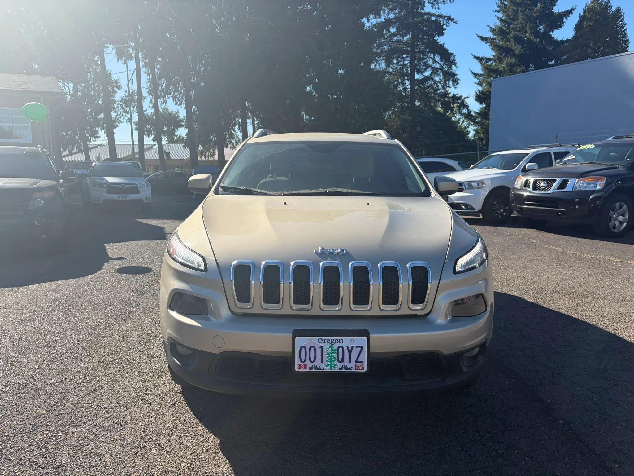 Used 2015 Jeep Cherokee Latitude w/ Comfort/Convenience Group AWD/4WD image 2