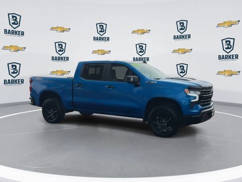 Used 2024 Chevrolet Silverado 1500 LT Trail Boss w/ LT Trail Boss Premium Package AWD/4WD image 2