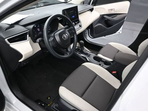 Used 2025 Toyota Corolla LE image 6