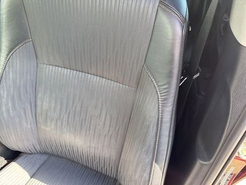 Used 2019 Toyota Highlander Plus FWD image 10