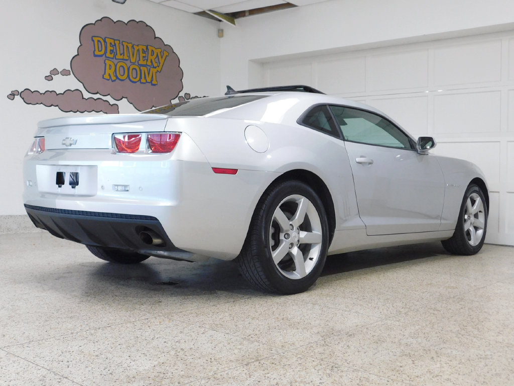 Used 2010 Chevrolet Camaro LT RWD image 4