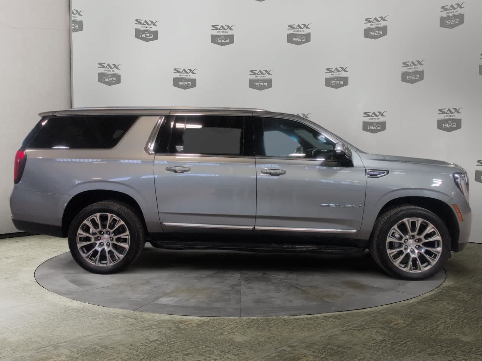 Used 2025 GMC Yukon XL Denali AWD/4WD image 6