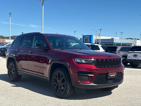 Used 2024 Jeep Grand Cherokee Altitude AWD/4WD image 1