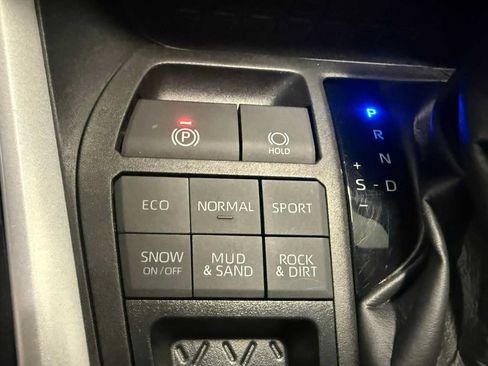 Used 2023 Toyota RAV4 XLE AWD/4WD image 34