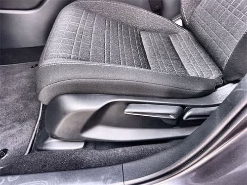 Certified 2026 Honda HR-V LX image 31