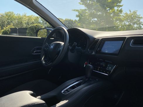 Used 2022 Honda HR-V EX image 6