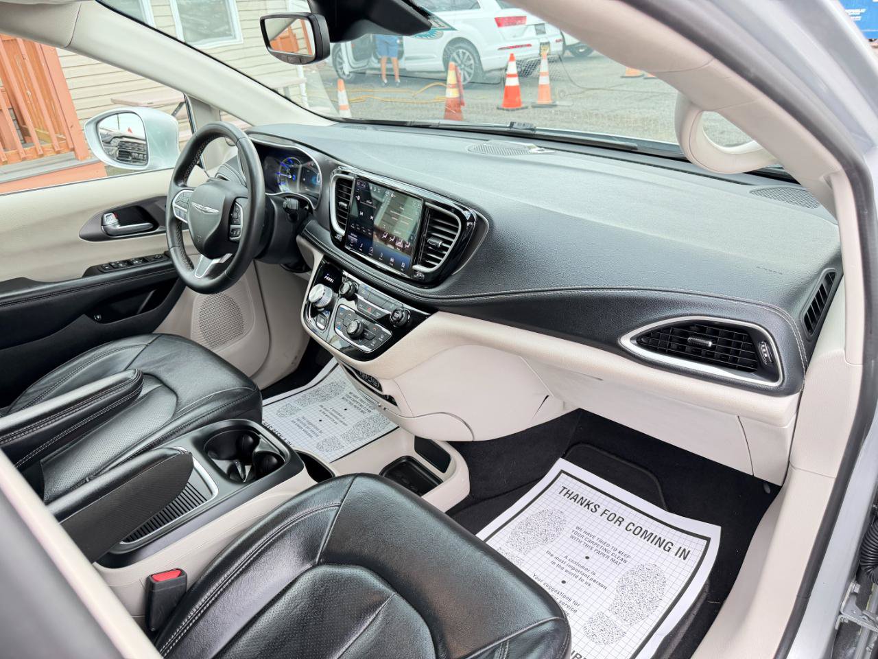 Used 2022 Chrysler Pacifica Touring-L FWD image 47