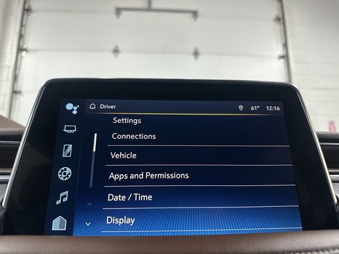 Used 2023 Chevrolet Suburban High Country image 34