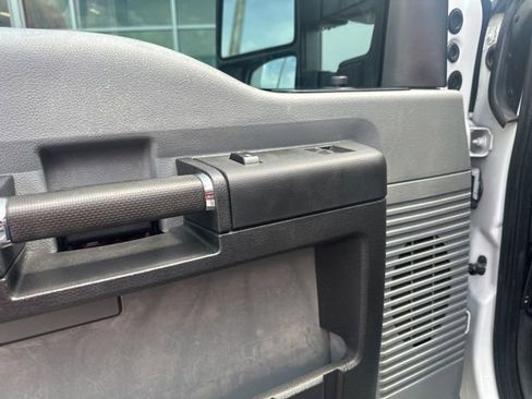 Used 2015 Ford F250 XL w/ Power Equipment Group AWD/4WD image 18