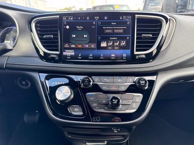 New 2027 Chrysler Pacifica Select FWD image 16