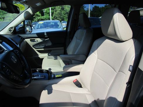 Used 2018 Honda Pilot Touring image 11