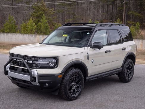 Used 2025 Ford Bronco Sport Outer Banks w/ Sasquatch Outer Banks Package AWD/4WD image 3