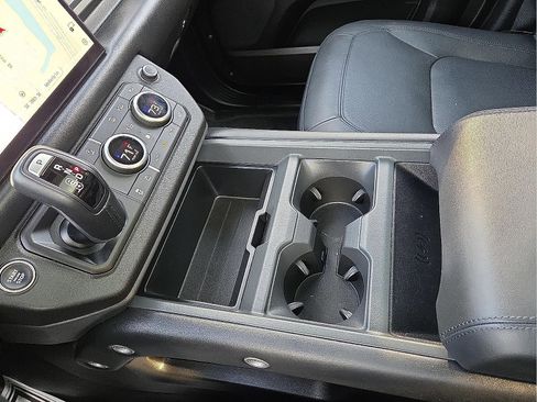 Used 2025 Land Rover Defender 110 S image 25