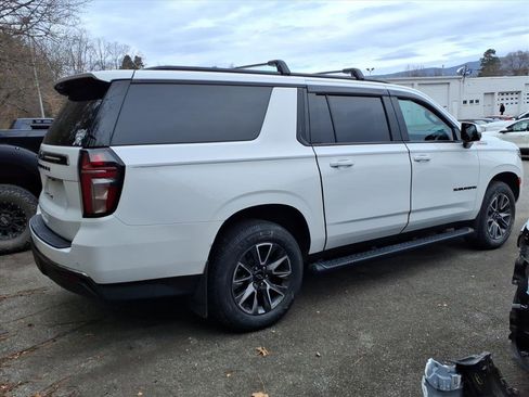 Used 2022 Chevrolet Suburban Z71 w/ Luxury Package image 4