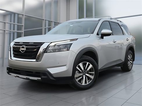 New 2025 Nissan Pathfinder SL image 1
