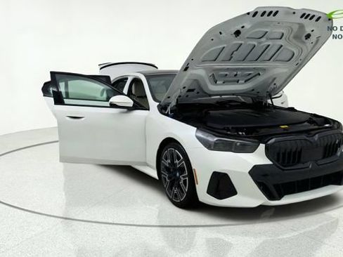 Used 2024 BMW i5 eDrive40i w/ Executive Package RWD image 10