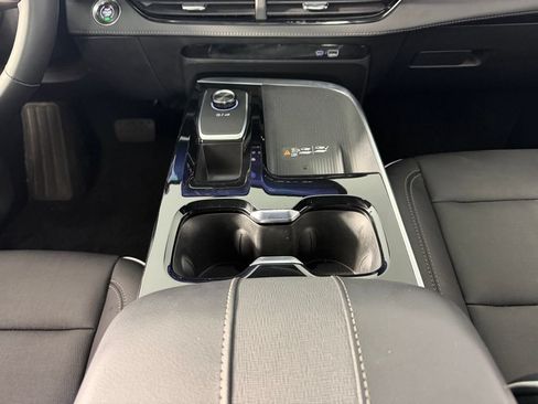 Used 2025 Buick Enclave Preferred AWD/4WD image 15