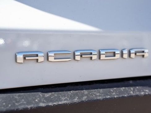 Used 2023 GMC Acadia SLE w/ Driver Convenience Package FWD image 10