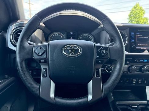 Used 2019 Toyota Tacoma TRD Off-Road AWD/4WD image 18
