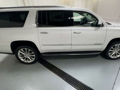Used 2019 Cadillac Escalade ESV Luxury image 9