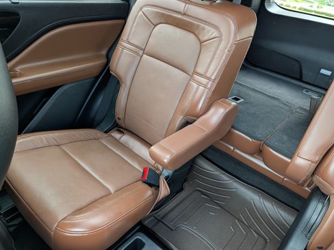 Used 2021 Lincoln Aviator Reserve w/ Equipment Group 208A AWD/4WD image 12